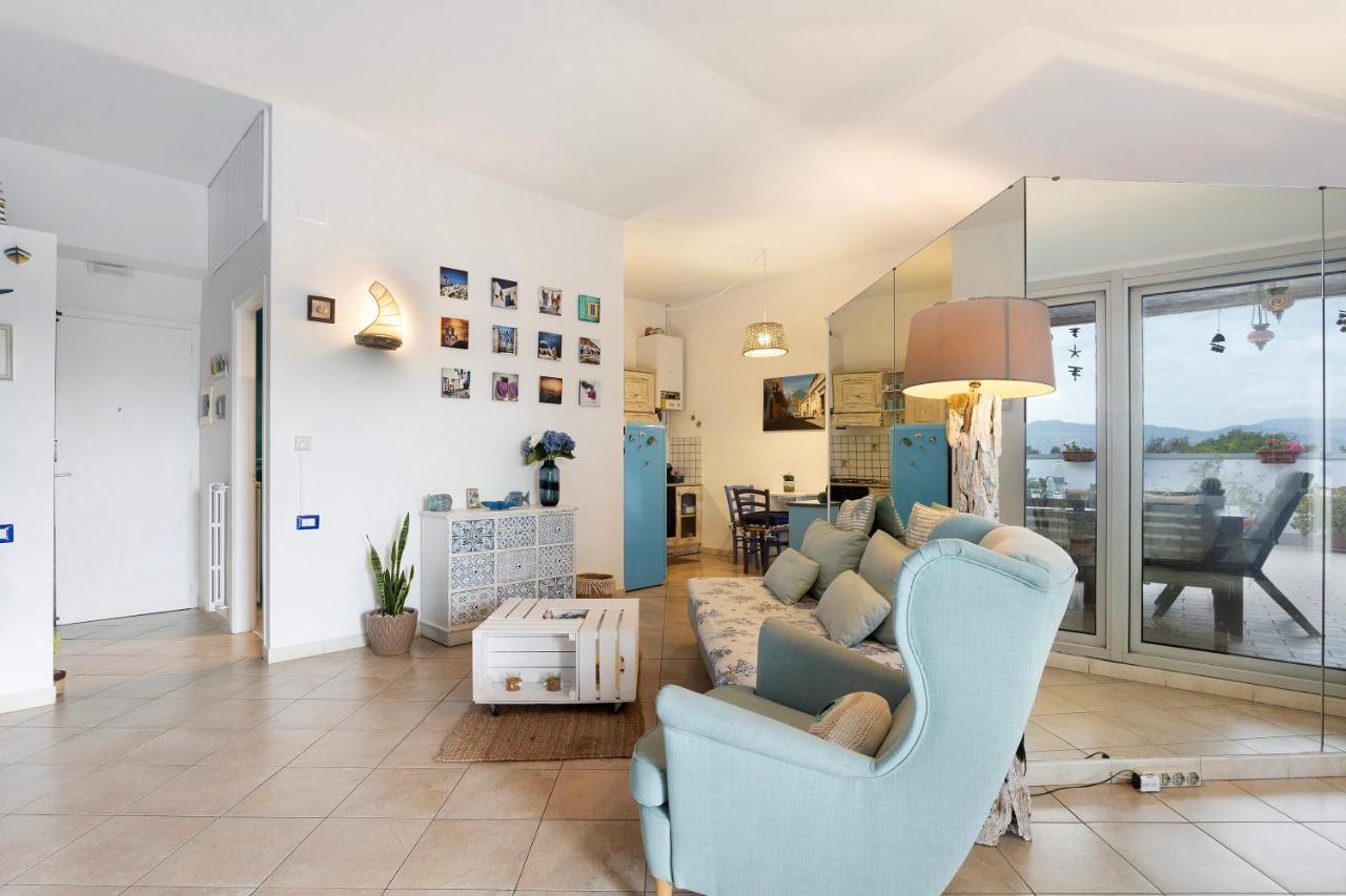 Attico Con Terrazza A Viareggio Apartment Luaran gambar